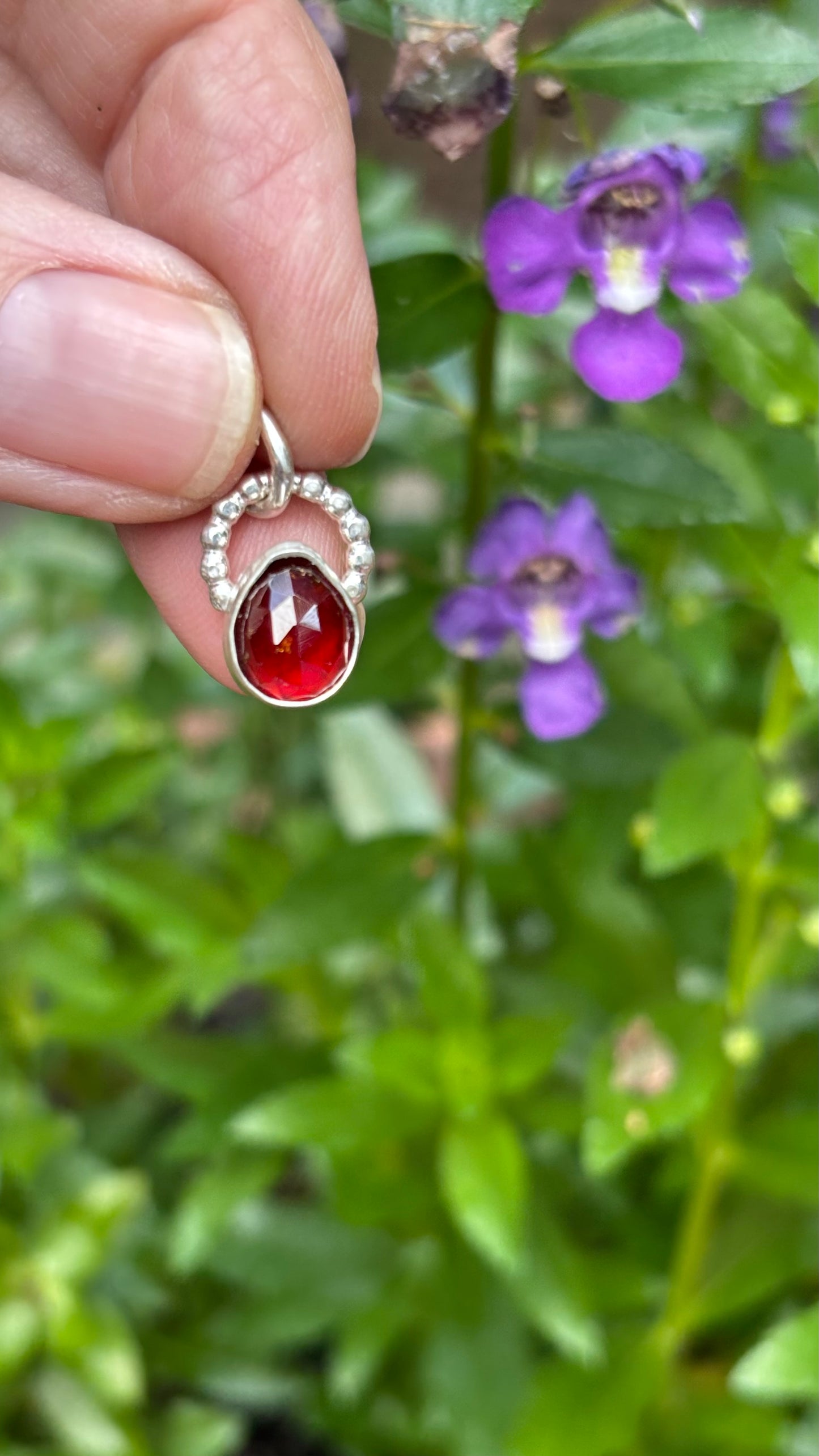 Charm - Garnet