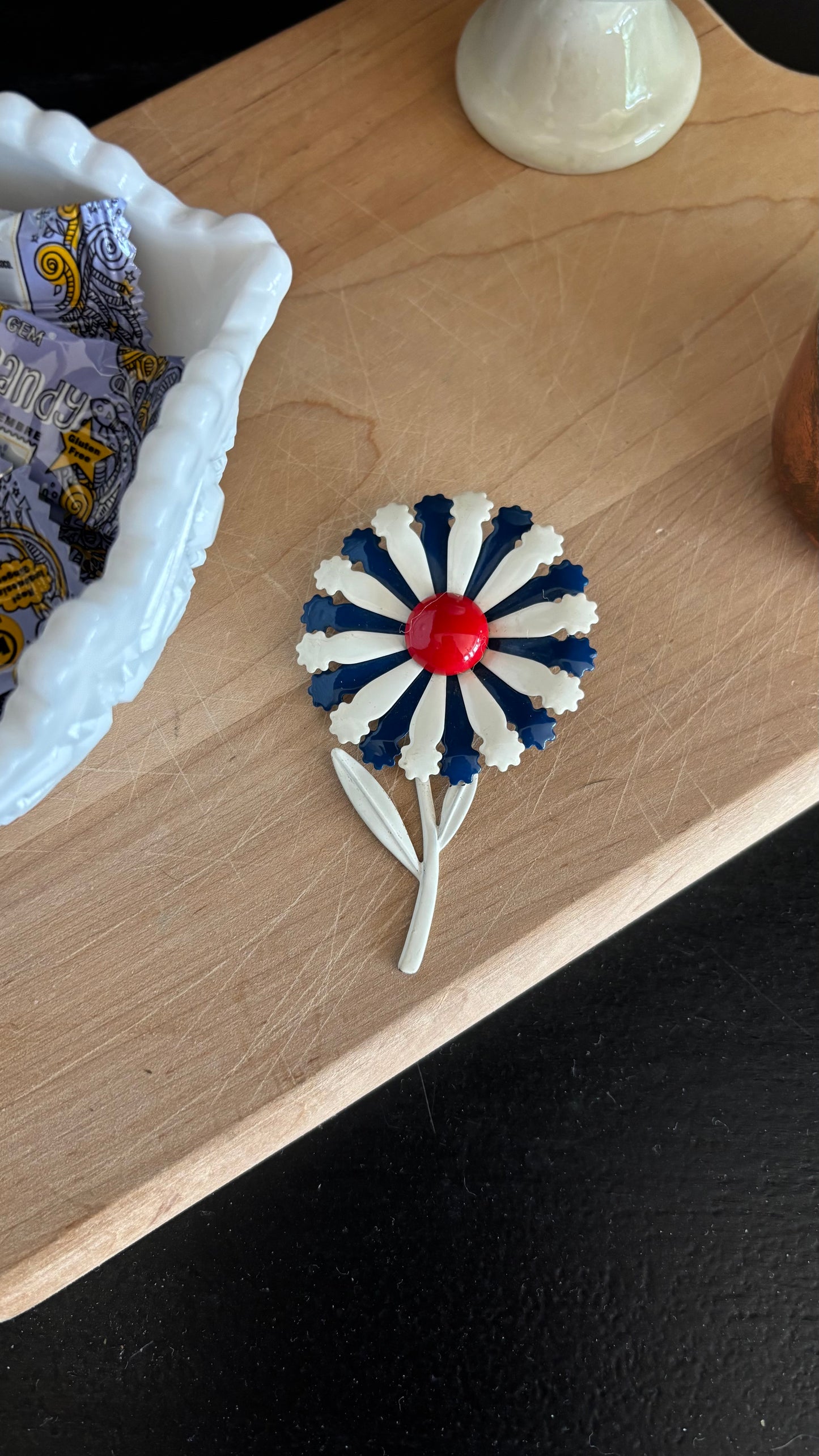 Vintage- Enamel Flower