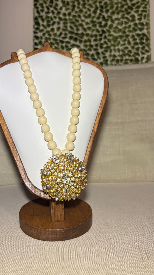 Vintage-Brooch Necklace