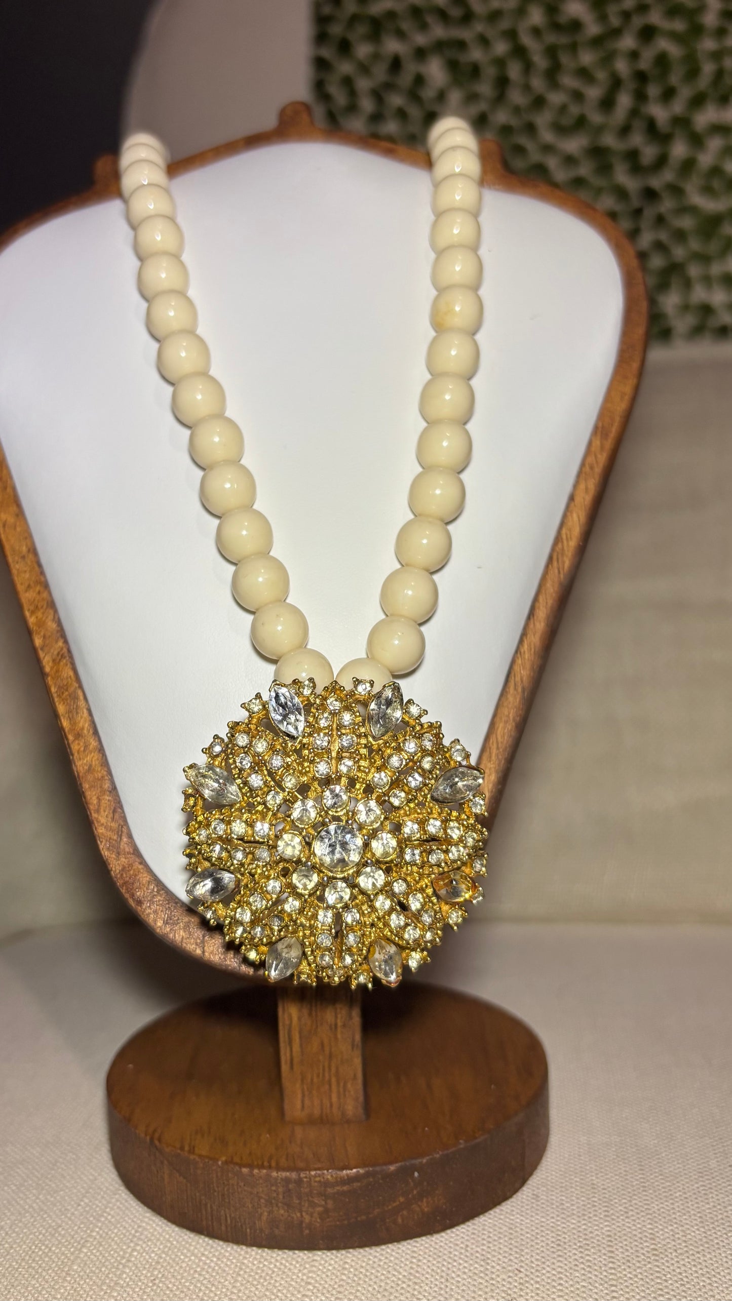 Vintage-Brooch Necklace