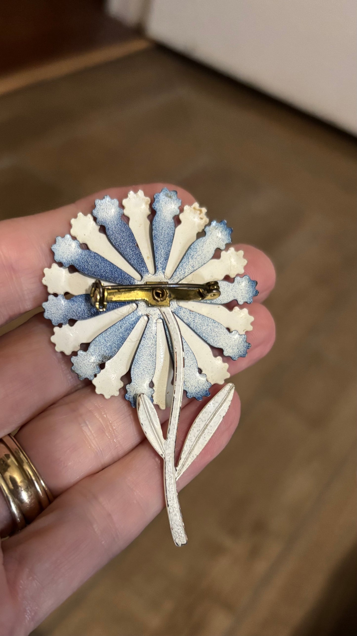 Vintage- Enamel Flower