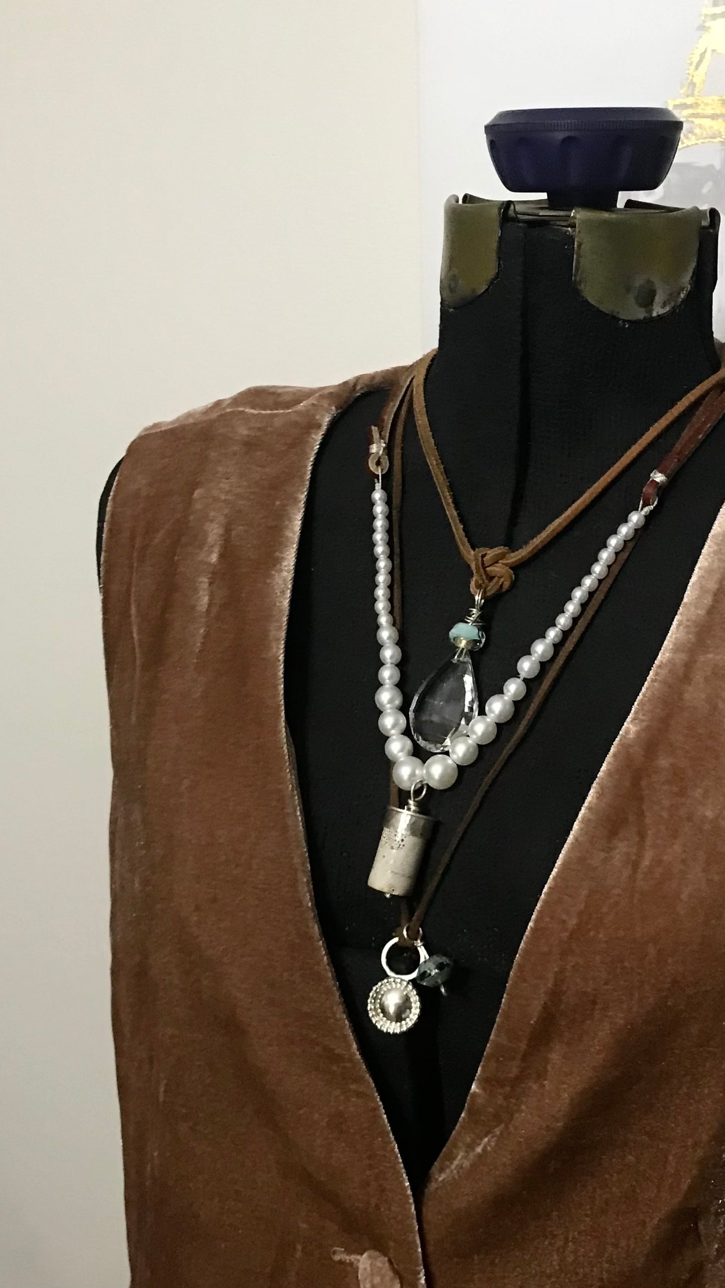 Leather and Pearls Necklace